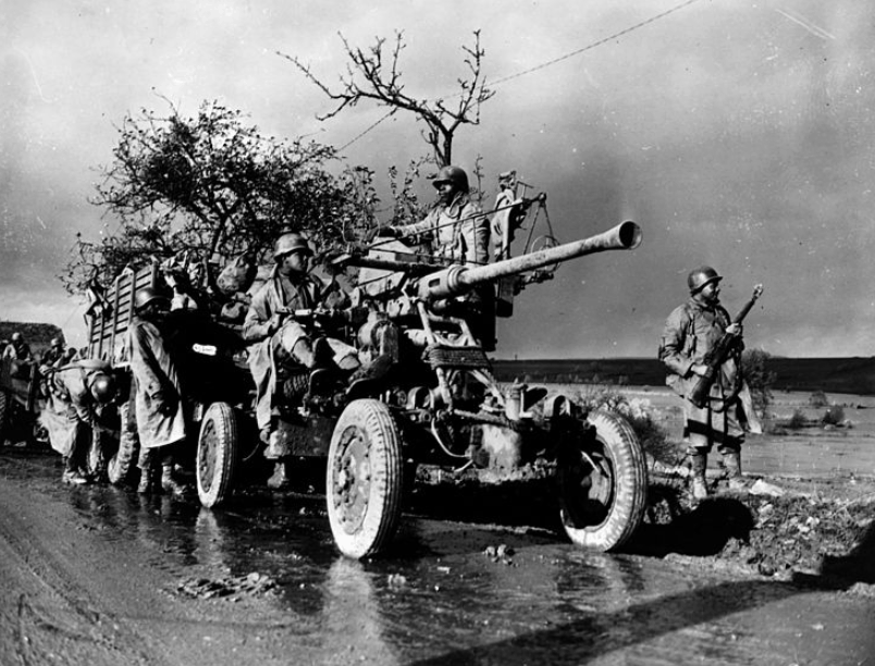1941: First Black tank battalion unit